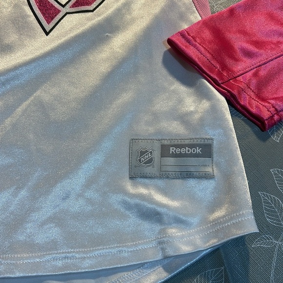 Ladies Reebok Washington Capitals Pink Jersey - Picture 3 of 8